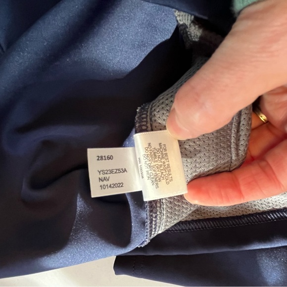 Peter Millar Boys Hyperlight Weld Navy Zip with Leaf Pattern Size XL - Picture 7 of 7